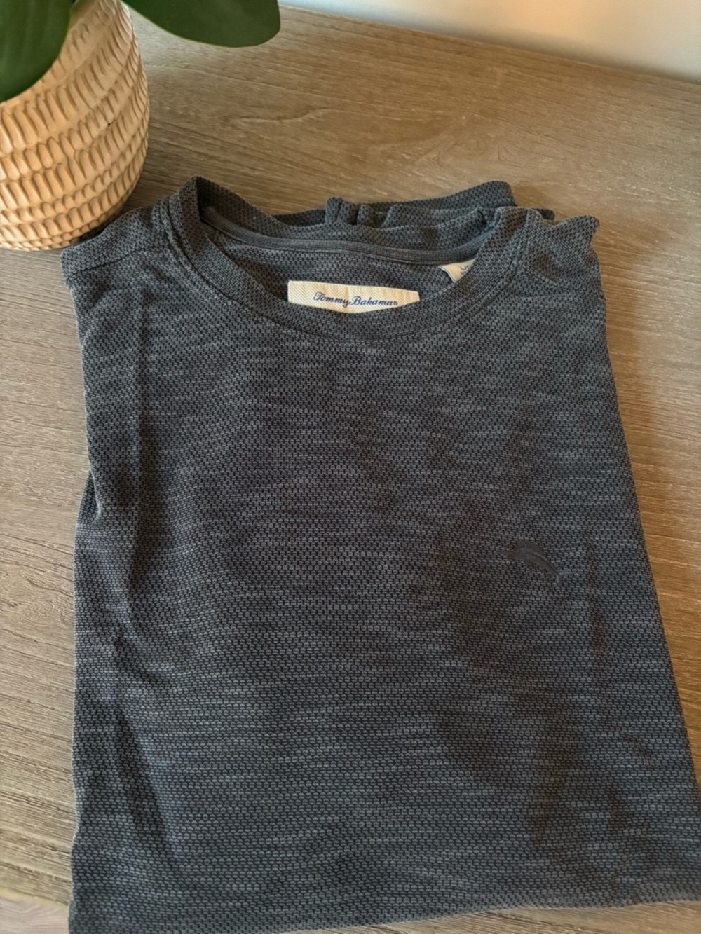 Tommy Bahama mens gray short sleeve t-shirt size large like new condition